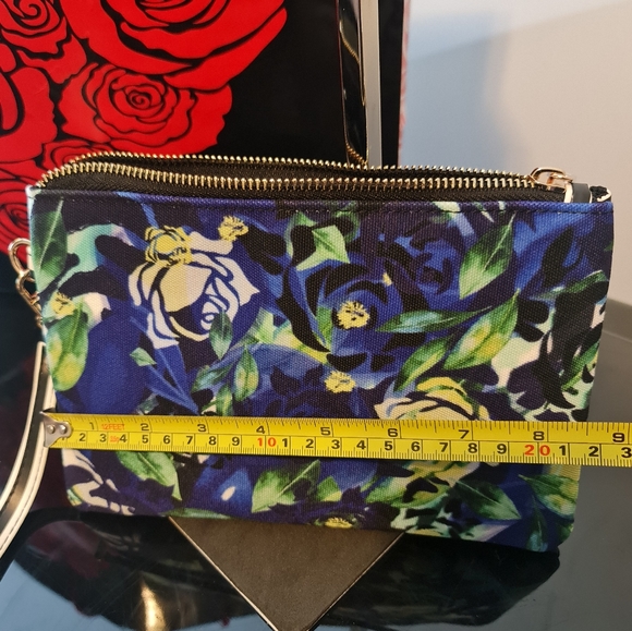 MANHATTAN Floral & Stripe Vegan Leather Wristlet NWTs - Picture 8 of 10